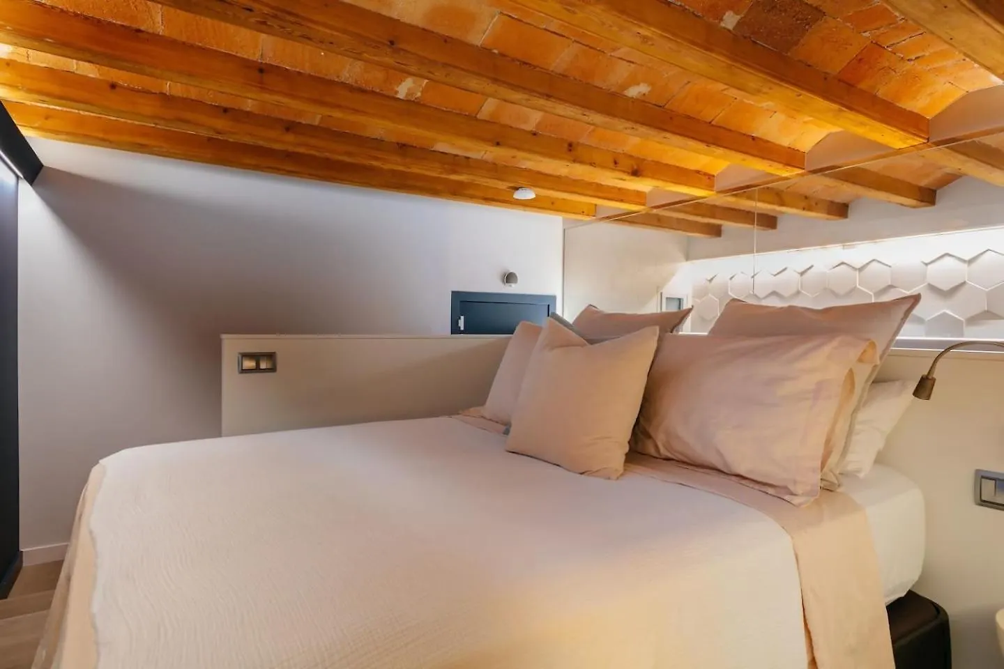 Fully Equipped Upscale Loft Weekly Cleaning Incl Apartment Barcelona